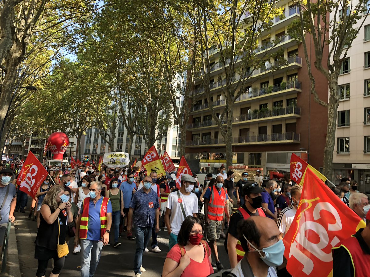  #Toulouse. Alors que la préfecture annonce 1400 participants, la CGT et son secrétaire départemental Cédric Caubère revendiquent 3000 manifestants pour l’ #emploi et les salaires, ce jeudi. La mobilisation est terminée. C’est la fin de ce thread