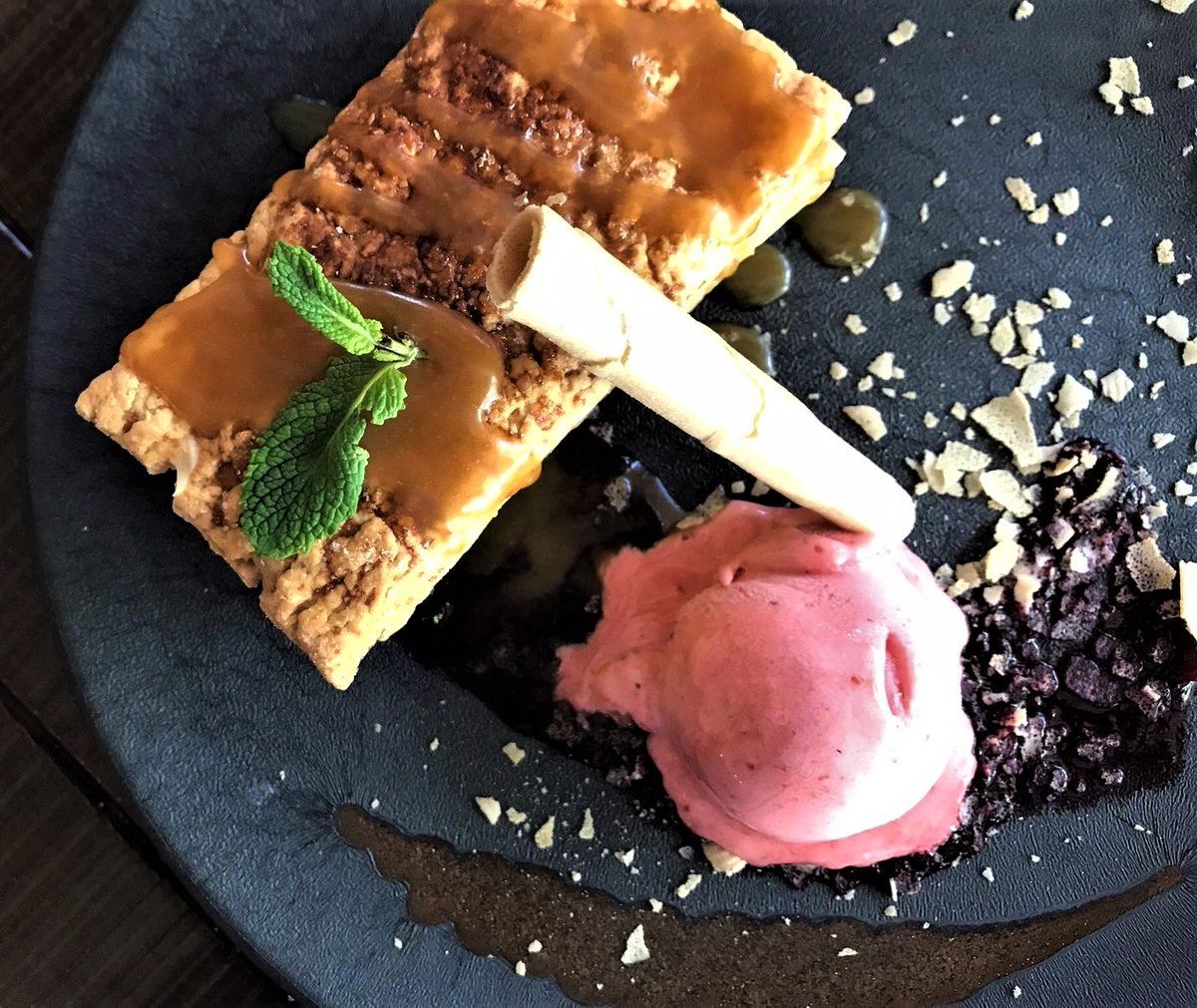 Bocados que te alegran el día
#CasaLobo #yaesjueves #desserts #sweet #foodie