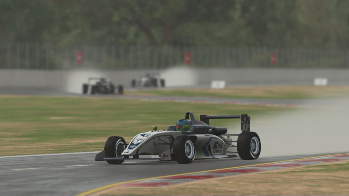 Corazondef1's tweet photo. #CF1Virtual 🇦🇷
USF 2000 @Corazondef1

🏁 El podio de una nueva fecha en @interlatracing, esta vez en #Portland 🇺🇸 y con lluvia 🌧️:

🥇 Matias Corvino @AtomMotorsports 
🥈 @FaustoMig13 @aos_sim 
🥉 @Fed3reck58 @AtomMotorsports 

Fotos: @interlatracing https://t.co/22SXByzqIO