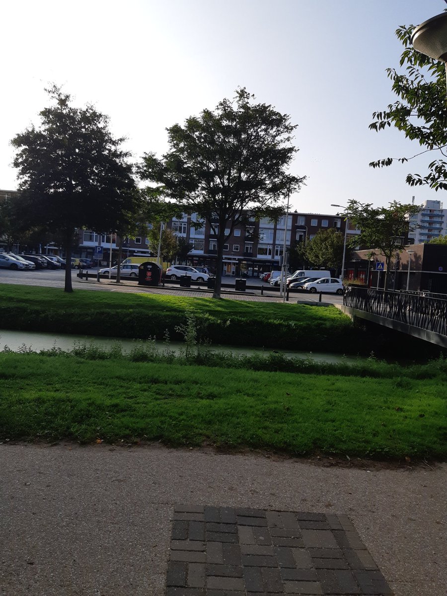 Vanochtend samen met <a href="/SuOzdemir/">Sultan Özdemir</a> in Kleurrijk gesprek gevoerd met een aantal betrokken moeders van de #VreedzameWijk #Vrederust over de wijk.
Daarna samen met een medewerker van Middin op huisbezoek geweest bij een wijkbewoonster in verband met een burenruzie. <a href="/vwvrederust/">vreedzamewijkvrederust</a> #DH247