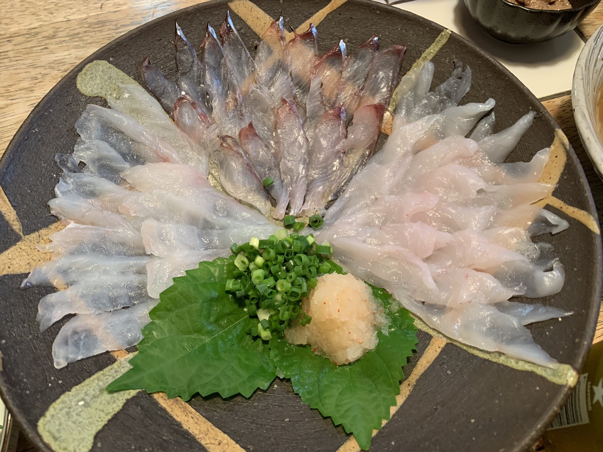 Hiro9515 ギマの肝の酒蒸しとギマの煮付け ショウサイとシロサバとギマの刺身 ギマの肝旨い 刺身はやっぱりショウサイフグが一番かなぁ ショウサイフグ シロサバフグ ギマ 男料理 T Co Aj0nc8ajeb Twitter