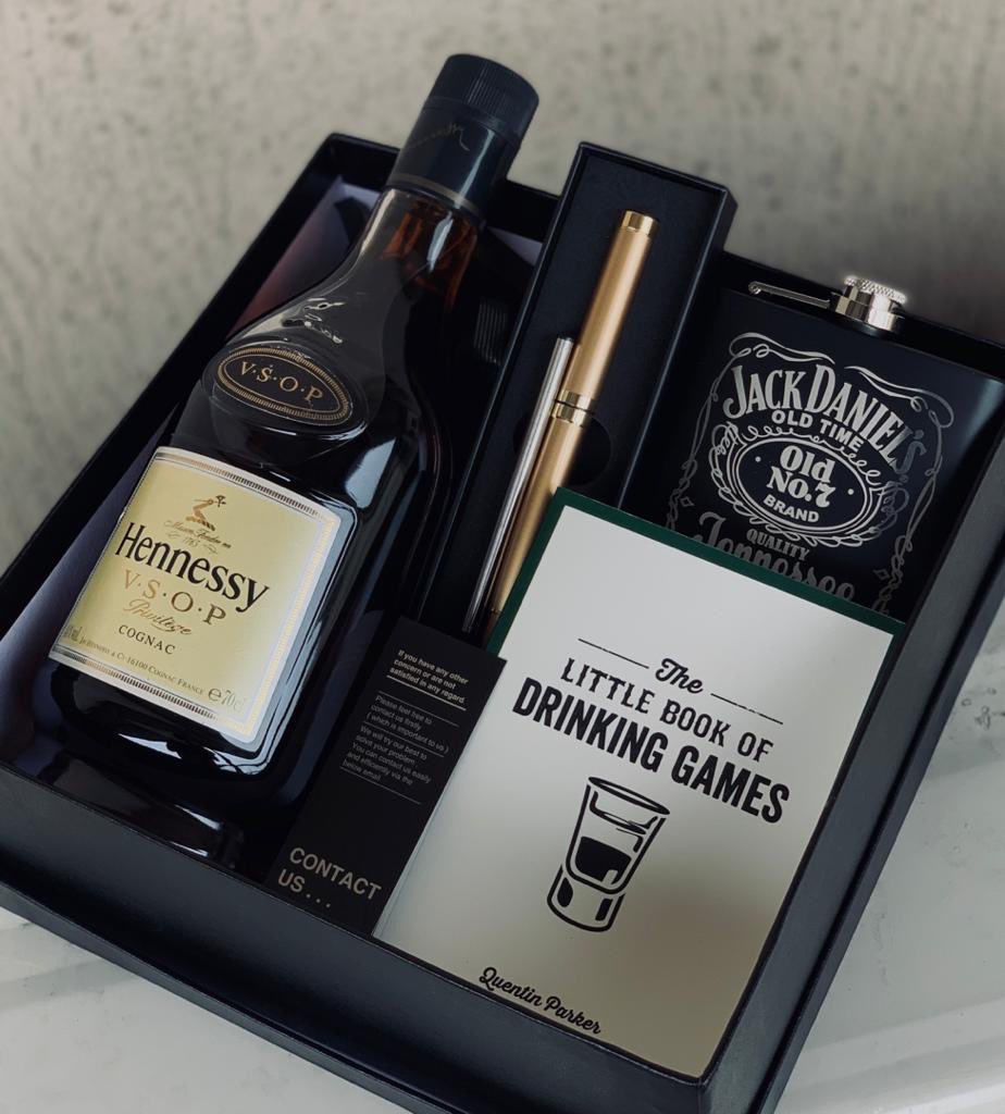 Adamsaccessori3's tweet photo. This beauty made its way to someone special today. 

Box Includes; 
- A Bottle of Hennesy VSOP 
- A Gold Ballpoint pen from Beiluner
- A Jack Daniel Whiskey Flask
- A Little book of drinking games
- A Personalized box

- 60,000 https://t.co/73lFbR2y0E