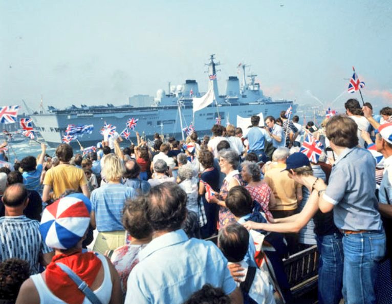 LeBrunJames81's tweet photo. Today in 1982, HMS Invincible returned to Portsmouth following her service in the Falklands War. She had been continuously at sea for 166 days. https://t.co/h3mOVVqizs