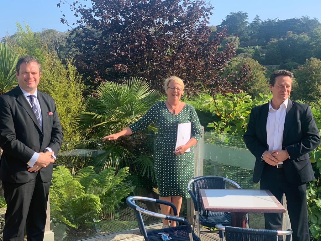 Great to welcome Tourism Minister <a href="/HuddlestonNigel/">Nigel Huddleston MP</a> to our bay this morning. A great visit to <a href="/Kents_Cavern/">Kents Cavern Prehistoric Caves</a> the oldest home in Europe and the heart of our UNESCO Geopark. #BoostTorbay #TorbayHour