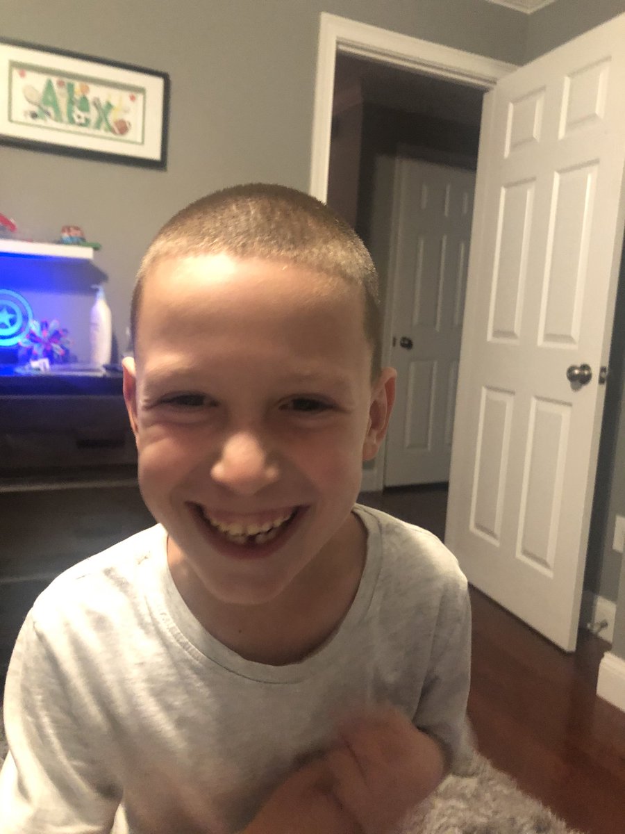 madamsky13's tweet image. Pulled it out all by himself😁🦷🧚🏻‍♂️ #firstone #gettingtoobig #toothlesswonder