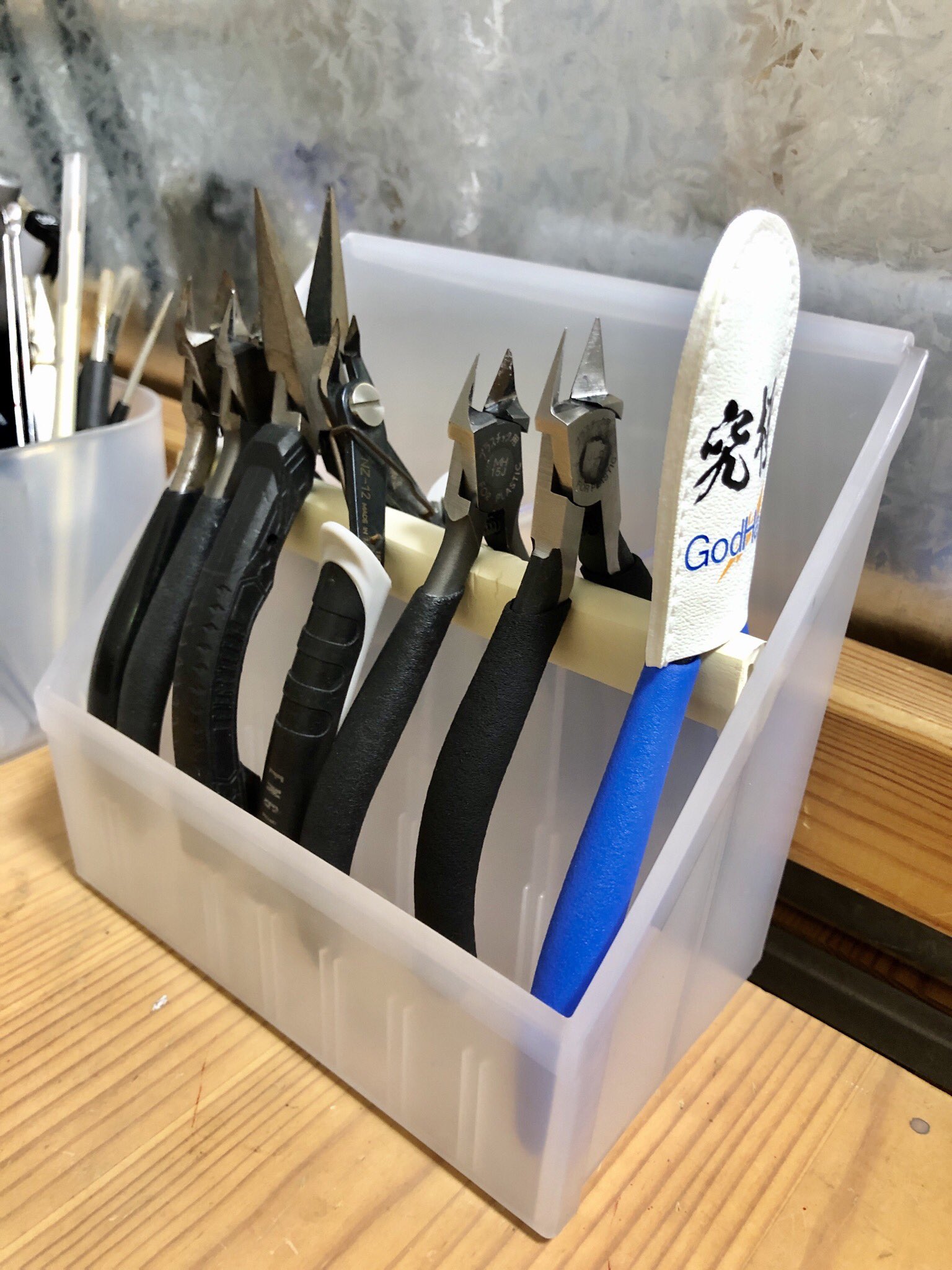うどん県のチャンポン ガンプラ垢 ゴッドハンドオリジナル品のニッパースタンドはちょっとお高いので 100均 セリアで買ったペンスタンドに100均ダイソーで買った赤ちゃん保護用はさみこみクッションでお手製ニッパースタンド W締めて2円也 ガンプラ うどん県のチャンポン ガンプラ垢 ゴッドハンドオリジナル品のニッパースタンドはちょっとお高いので 100均 セリアで買ったペンスタンドに100均ダイソーで買った赤ちゃん保護用はさみこみクッションでお手製ニッパースタンド W締めて2円也 ガンプラ