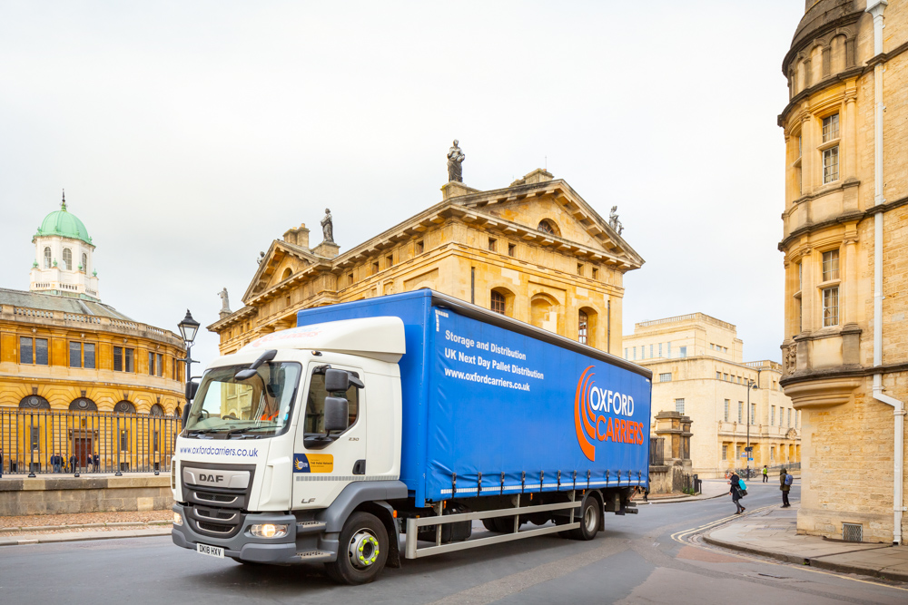 OxfordCarriers's tweet photo. It's the end of summer and running fast into the pre-Christmas season. Nothing's certain in this Covid world - except for our unfailing customer service. Rain or shine, lockdown or not, we'll get it there. That's a promise.

#logistics #palletisedfreight #THEPalletNetwork https://t.co/pE2hZhbMX1