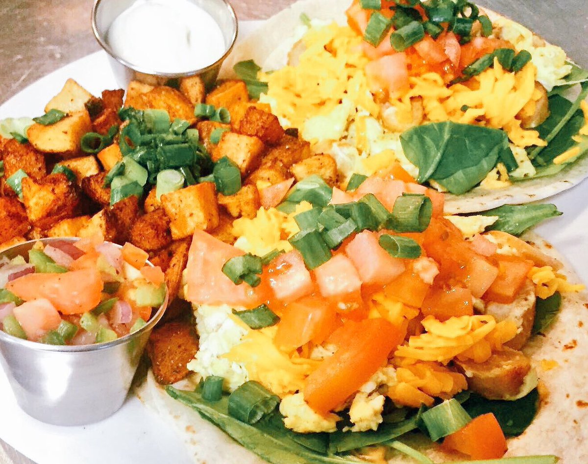 Happy Thursday!

Today we have:
🌻Breakfast Tacos
🌻Tomato Basil Soup
🌻Chocolate Chip Cookie Ice Cream Sandwich 

Coffee is on, see you soon!☕️