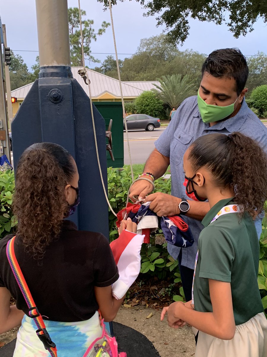 #SafetySquad @MortElementary proudly learning how to raise the flag from AP <a href="/yob517/">Yobanec Reyes</a>. <a href="/Community_Sch/">Community Schools in Hillsborough Schools</a>  @