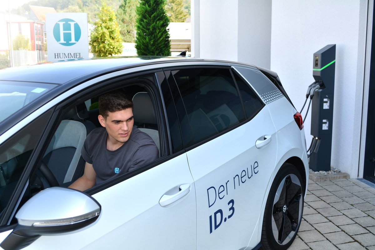 REVOLUTION_E_de's tweet photo. Wir testen den neuen ID.3 #ID3 #VW #ID3VW #Elektroauto #Ladesäule #Emobilität #Ladeinfrastruktur #VWElektro https://t.co/v41KbZy15y