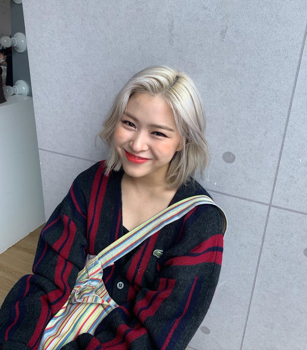 pingna1209's tweet photo. 류진아 너는 알까... 내가 1년전 이 가디건을 애타게 찾았다는걸...아무리 찾아도 안보이더라..... 오랜만이야...아직..잘입고다니네...☺️ https://t.co/J82q0x5GWK