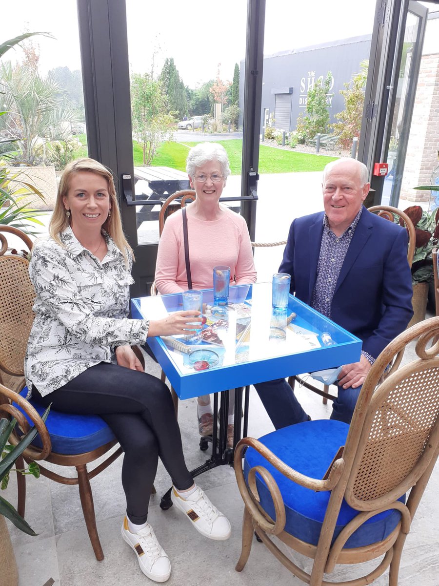 Enjoying post-tour drinks with the folks in the Honey Badger Bar @SHEDDISTILLERY Excellent visitor experience right on our doorstep! B sure to pop in if you're near #Drumshanbo #Leitrim #GunpowderGin