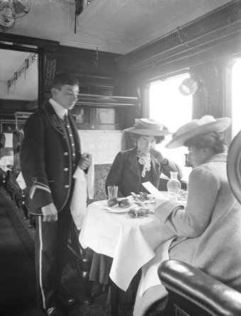 12/15 A Mrs Thomas stated that ‘the most highly educated woman would wait in a restaurant car better than a less educated woman because she knew how to use her brains.’ Dining car attendants were expected not just to serve food, but to facilitate the luxury experience.  #NTiHoR