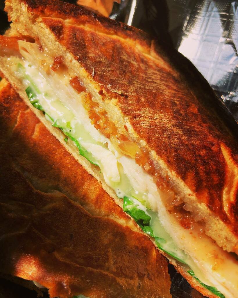 MuthahTruckah's tweet photo. Gorgeous day & we’ve got The GOODS @envirologix for y’all! 500 industrial Parkway, 11:30-1:30, we got YOU 😏 TEXT 207-251-2045 ❤️
•
•
#cheesy #seriouseats #huffposttaste #eatstagram #foodcoma #devourpower #foodgasm #yummyinmytummy #sandwichesofinsta… https://t.co/dZkJ7Wmtxb https://t.co/koPQNyQPDG