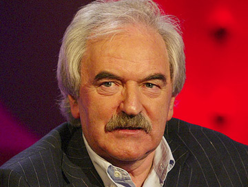 British and Irish film/TV birthdays for 17 September.

Happy birthday to Des Lynam, OBE 
(born 17 September 1942) 