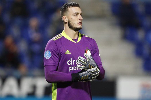 💬 ديك ادفوكات (مدرب فاينورد) : مسألة وقت وسوف يتم استدعاء الحارس جستين بيلوف الى المنتخب الهولندي .

VI