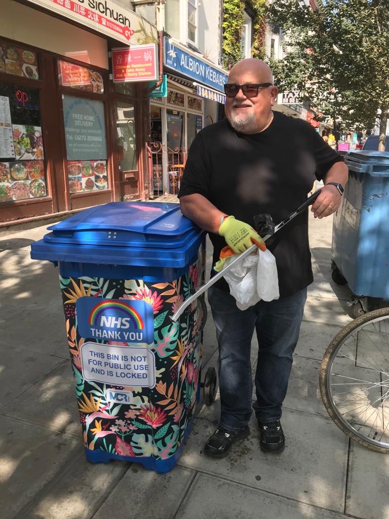 We’ve wrapped our bin to make it look a little better with a thank you to our  ⁦<a href="/NHSBrightonHove/">NHS Brighton and Hove CCG</a>⁩ if you would like a wrap get in touch less than £100! To brighten up your street today .......