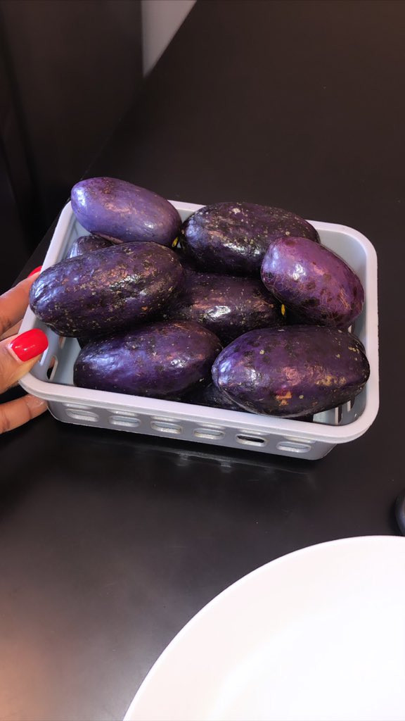 Tallienne1's tweet photo. J’aimerais savoir est-ce un fruit ou un légume pour commencer ?
On appelle ça comment dans ton pays ou en ta langue maternelle ? #Cameroun #Food #fruit #Like @yemargent @Kevin_Nicolas96 @237online @LeCatalan237 @Tiphanie_simon @Minjec00237 https://t.co/p4rdfYEFyT