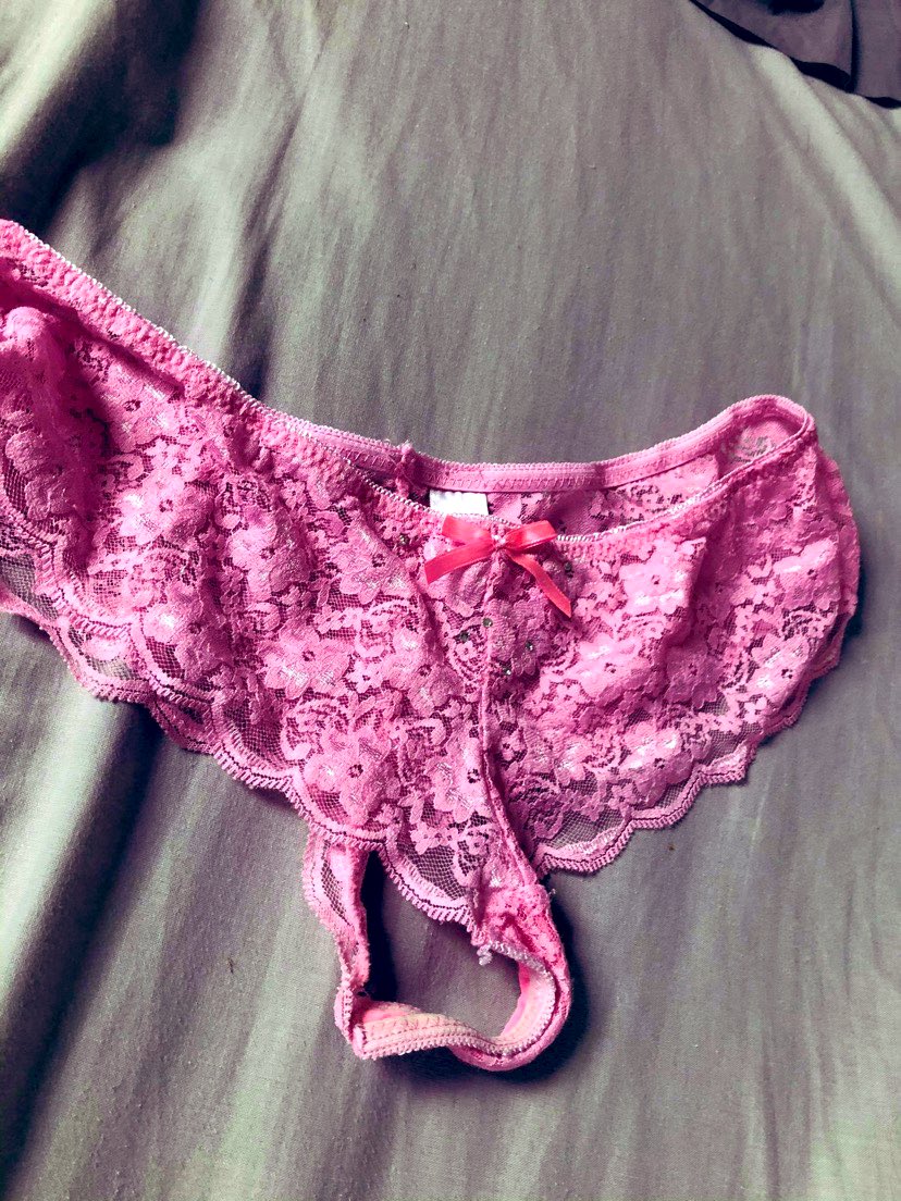 Cathomes3's tweet photo. Another Two sexy panties looking for a new home and naughty owner xx cannot wait to get them wet for you 😈#usedthong #usedpanties #pantylover #pantyseller #horny #xxx #rt #ass #pussy #cum #usedknickers #dirtyknickers #laundry #RETWEEET https://t.co/i7eBZjF8uS