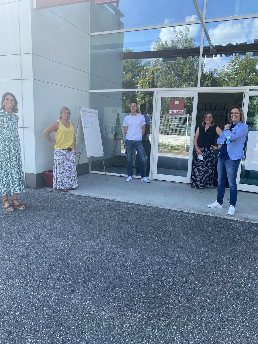 DelphineLeignel's tweet photo. Réunion de travail de reprise sur le secteur des 2 Savoie.  Le plaisir de se retrouver en petit groupe avec le sourire  la dynamique @synergie 👍😀☀️ https://t.co/pmRRuY6AGn