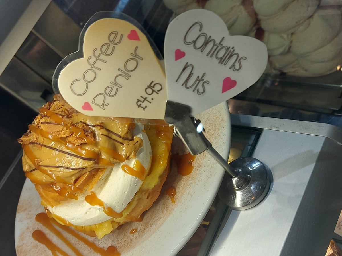 sam_baked's tweet photo. Giant Eclairs 🍫Coffee Reniors☕
Manchester Tart 😍 Viennese Jam Swirl Only @AtTheTavernn 
#EatIn or #CakeAway
@JosephHolt1849 
@BAKO_NW 
@DawnFoodsUK 
@LaShackGifts 
@CSMBakerySols
@NoonesFresh
@Brakes_Food
🍰🍰🍰🍰🍰🍰🍰🍰🍰🍰🍰🍰 https://t.co/FO2yOZ9wT7