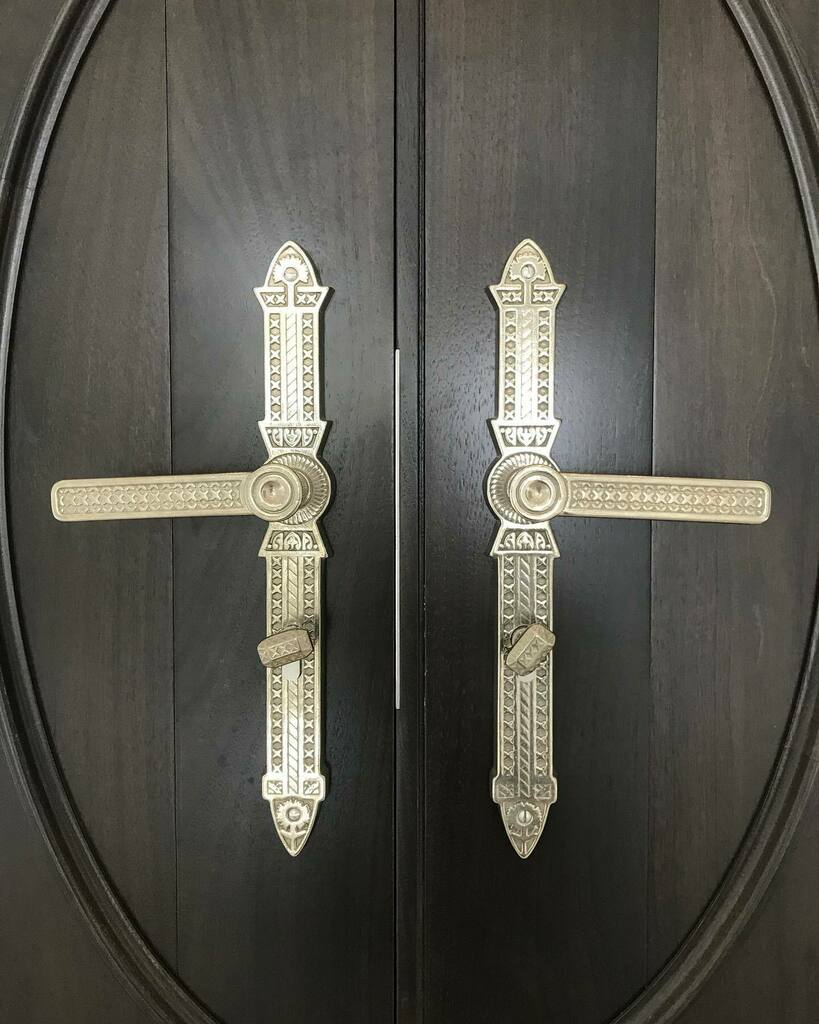 ReginaSturrock's tweet image. There is just nothing that states quality more than beautiful hardware on a solid walnut custom door. Beauty in our #lakeshoreproject @rockymountainhardware #customdoor @reginasturrock #reginasturrockdesigninc 
.
.
.
#customdesign #luxurydesign #luxury #… instagr.am/p/CFPKPQEhIAg/