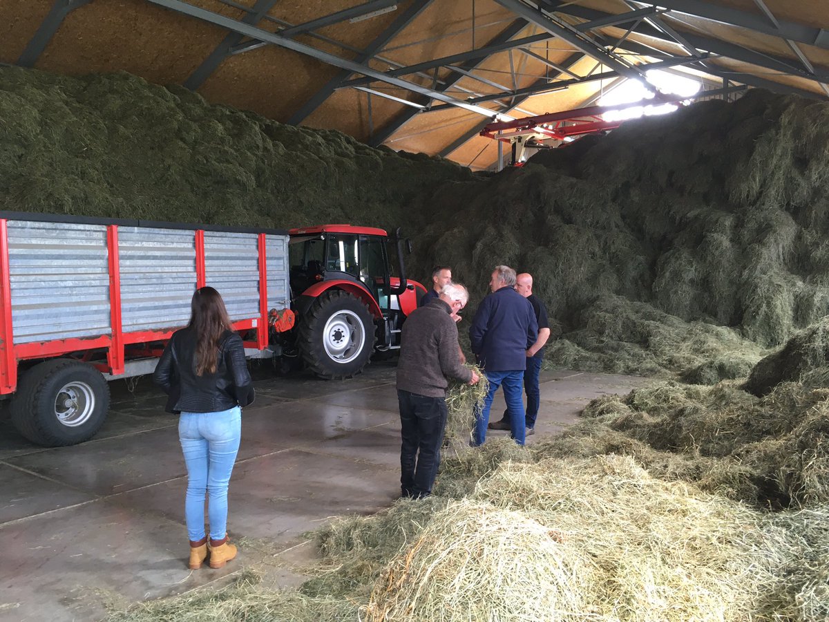 Inspritatiebezoek #hooi2.0 bij Fam Dubbink met dlnrs <a href="/CaringDairy/">Caring Dairy</a> @CONOKaasmakers. Laat zien hoe je nog meer eiwit uit gras beter kunt benutten. #DVEipvOEB 👍🏼🍀🌱☘️