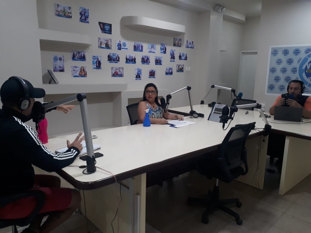 kary_arteagam's tweet photo. Un saludo a la gente de #Chone y #Manabí debemos asumir las decisiones del Coe Cantonal, debemos realizar un compromiso de todos los chonenses, la pandemia aún no ha terminado.

#EntrevistaRadioVolante https://t.co/EZ1IitNhwi