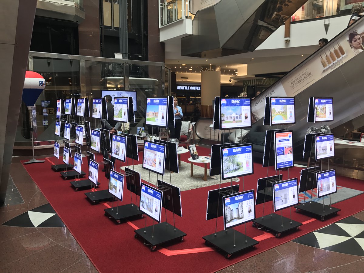 VitrineMediaSA's tweet photo. ✨VitrineMedia South Africa wishing all our customer lots of sales and successes- #tripdownmemorylane
Remax Cavendish   #visualcomunication #marketing #windowdisplay #LEDdisplay Be seen, raise your profile and stand apart from your competition https://t.co/oxIrzgxrVh