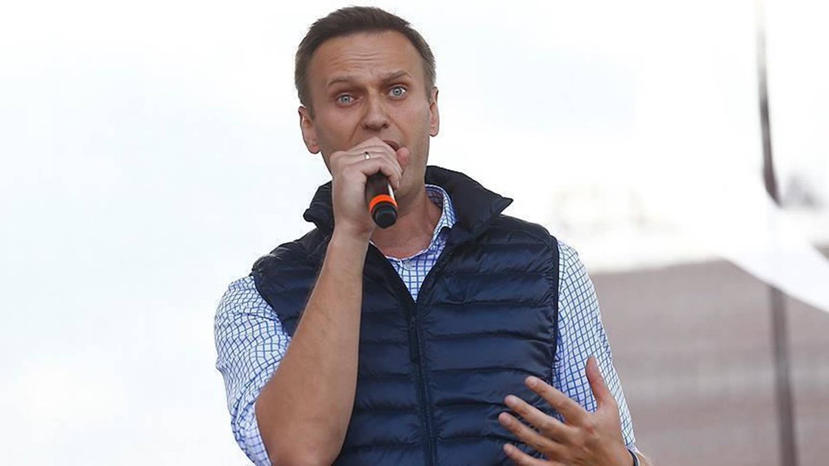 BalkantimesPR's tweet image. Russian opposition politician Alexey Navalny fell critically ill after drinking from a poisoned bottle of water in his hotel room in Siberia, his team has claimed, in a video posted on Instagram on Thursday. 

 #afterdrinking #aidessay #fellill #frompoison balkantimes.press/en/russias-nav…
