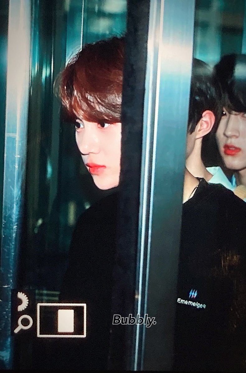 bubblyhys's tweet photo. 200917 응 *나 잘생김
@drippin 
#DRIPPIN #드리핀 #황윤성 #윤성 #HWANGYUNSEONG https://t.co/mnfUa905ig