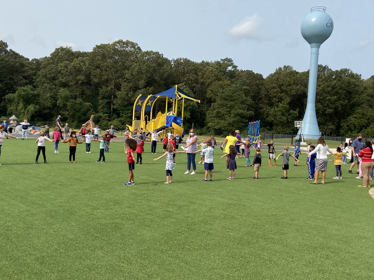 We are so excited that HOB students are back in person and remotely! Here is an example of how our students practiced social distancing during recess on our first day back #Greatstudents #Greatteachers #CapeProud #HOBProud @YvetteDavenpo10