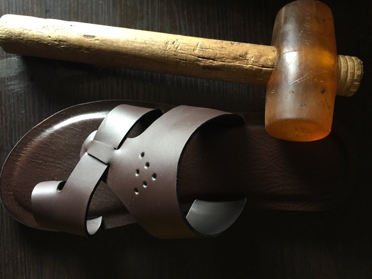 MarcoScarpaNg's tweet photo. Mjolnir
N6,500

Mjolnir is composed of "uru leather," forged ages ago by the shoemaker Moz in the heart of a dying star. Presumably uru Leather is magical in nature 😁 https://t.co/OpEGRBK9dy