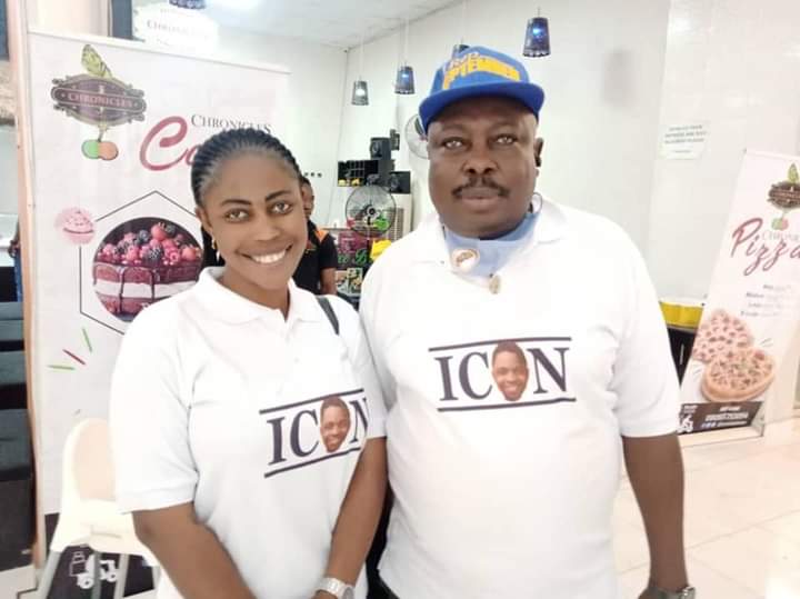 HakeemAbdulsa11's tweet photo. We have taken the awareness and sensitization of how to vote for our brother @Bbnija #housemate #Laycon to Osun Shopping Mall.

Hon Akere Sunday and Engr Raji Kehinde are with us @OsunShoppingMall

We are #Icon
#Laycon4dMoney @itsLaycon @idowu553 @OloriSupergal https://t.co/E25d6v29Wj