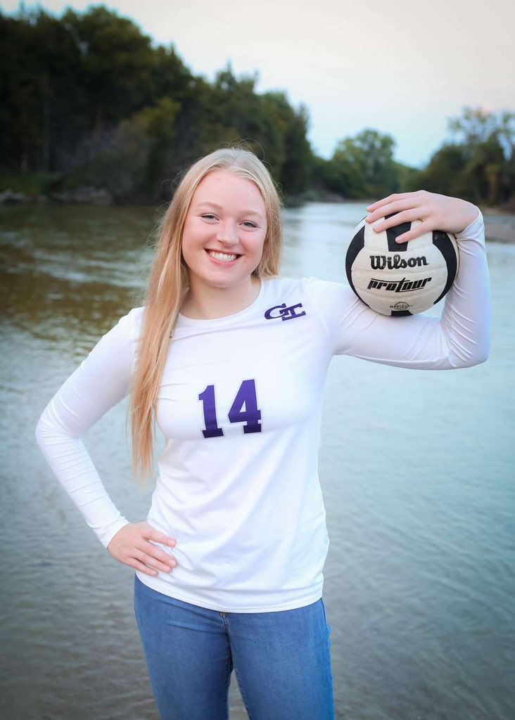 ehrkemc's tweet photo. 😃🌴 LILLY REED  🏐🤘🏻
     ▫️Senior, Middle, #14

Being an Islander means... “to exceed the standard both in and out of the classroom, and be a part of a diverse group of people that prepare you for life after high school.” https://t.co/Lo2Tm1umxV
