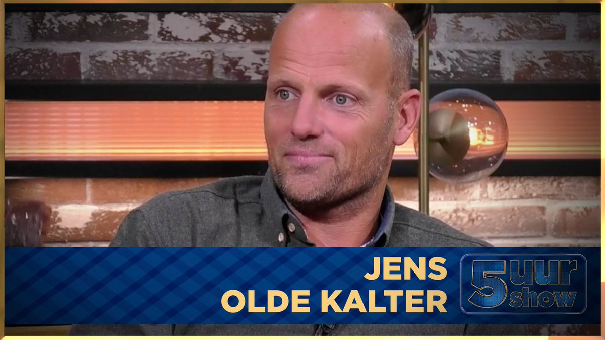 Vandaag in de #5uurshow
@JensOldeKalter bespreekt de moord op Derk Wiersum, nu een jaar geleden. Anke de Jong, hoofdredacteur van @glamournl over de @fashionweeknl en gast van de dag Isa Hoes praat met Merlijn Kamerling over zijn boek #nuikjezie
#tegast https://t.co/65O4HjEtMe