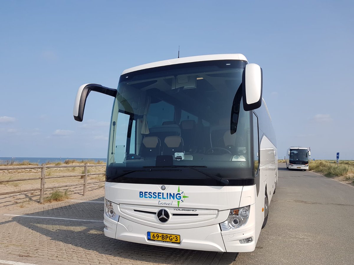 In een vakantiebrochure staat vaak vermeld: 100 meter van het strand. Dat is dichtbij. Maar letterlijk vanuit een touringcar op het strand stappen is uniek. Beleef uitstapjes op maat bij Besseling Travel. #easysafetravel