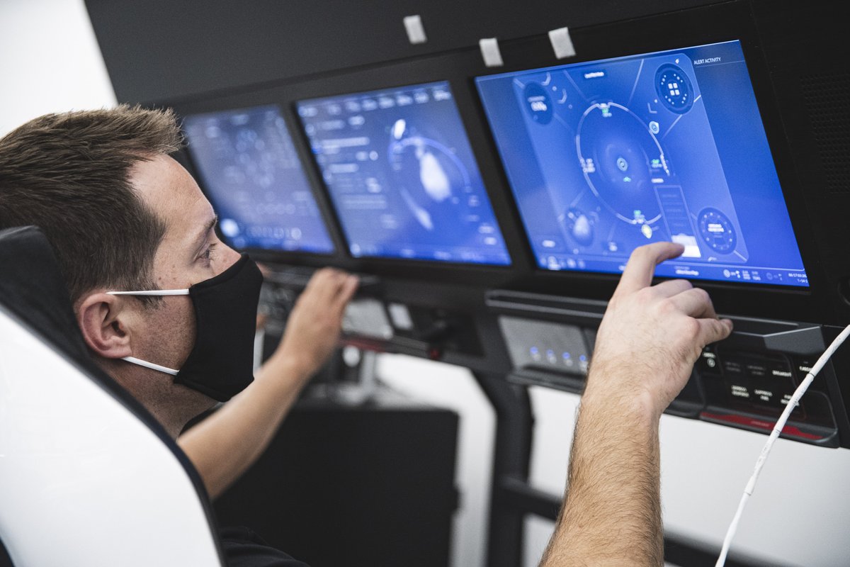 Who doesn't like cockpits? 45 years of cockpit evolution in these pictures, I am lucky to have been at the controls of the #Soyuz spacecraft, the @Airbus A310, the A350, and now the @SpaceX Crew Dragon (during training, so far). #Avgeeks