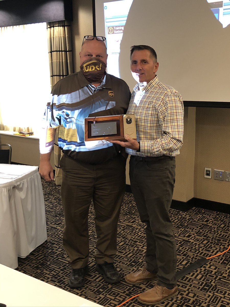 EnriqueYel99's tweet image. Congrats to Chris Capron on 30 years of service!  It’s not easy to cover 16 buildings and over 16,000 square miles of territory but you do it with a smile on your face!  Thanks for being a great partner! #UPSersAreThere #safety1st