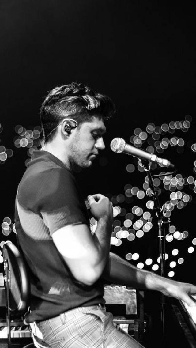 niall horan’s biceps- a thread;