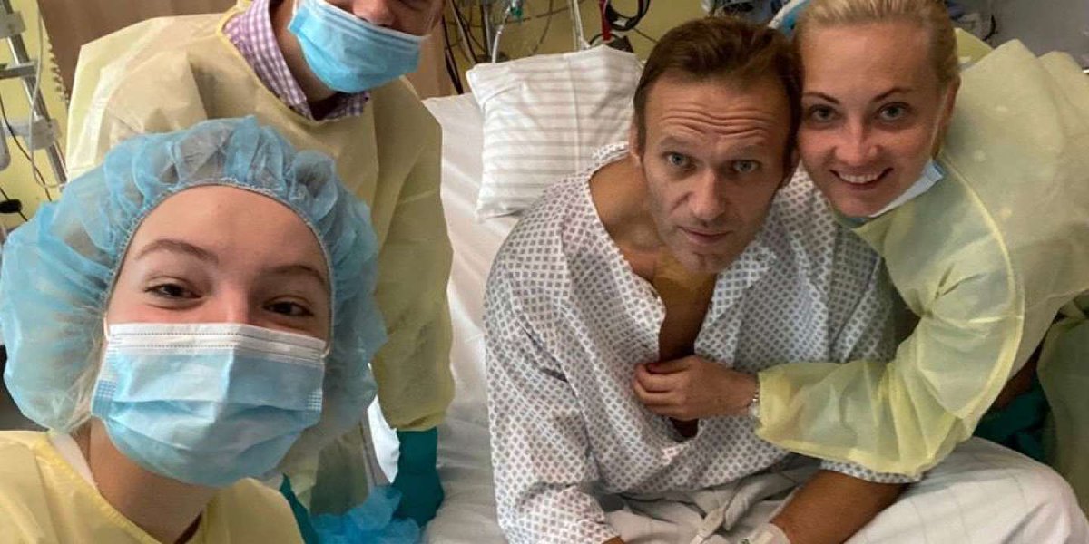 Hospitalisé à Berlin, Alexeï Navalny sort de son silence: « J’ai pu respirer par moi-même toute une journée. Ça m’a beaucoup plu. » Transféré le 22 août en Allemagne, l’opposant prévoit de rentrer en Russie dès qu’il sera rétabli. https://t.co/k5rXmPmKAd https://t.co/fKTI8n9XHO