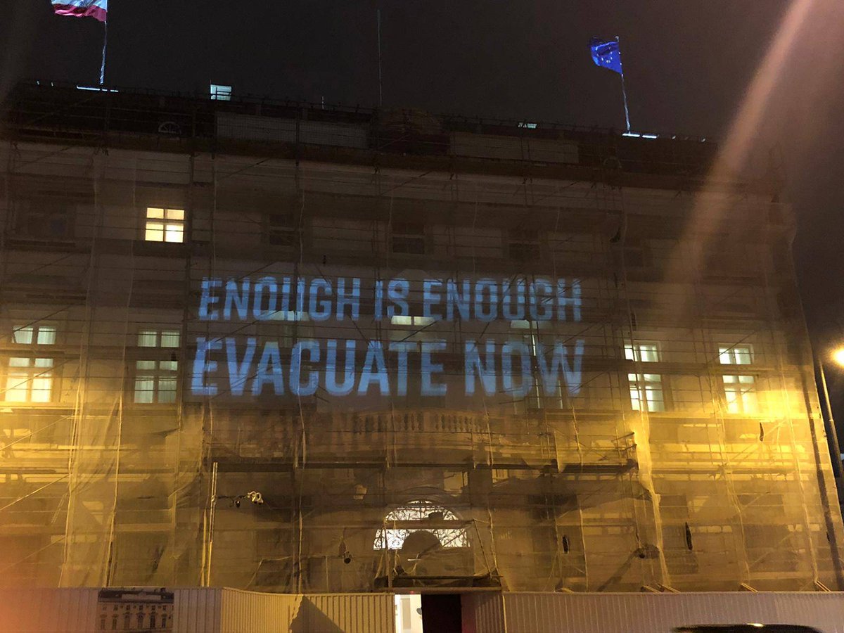 #enoughisenough
EFH Vienna starting off a Europe-wide initiative for evacuation of refugees from Moria, Lesbos and the end of Human Rights violations in the #EU with a video projection on the Federal Chancellery in Vienna.

europeansforhumanity.org/enough-is-enou…
#europeansforhumanity
#savethem