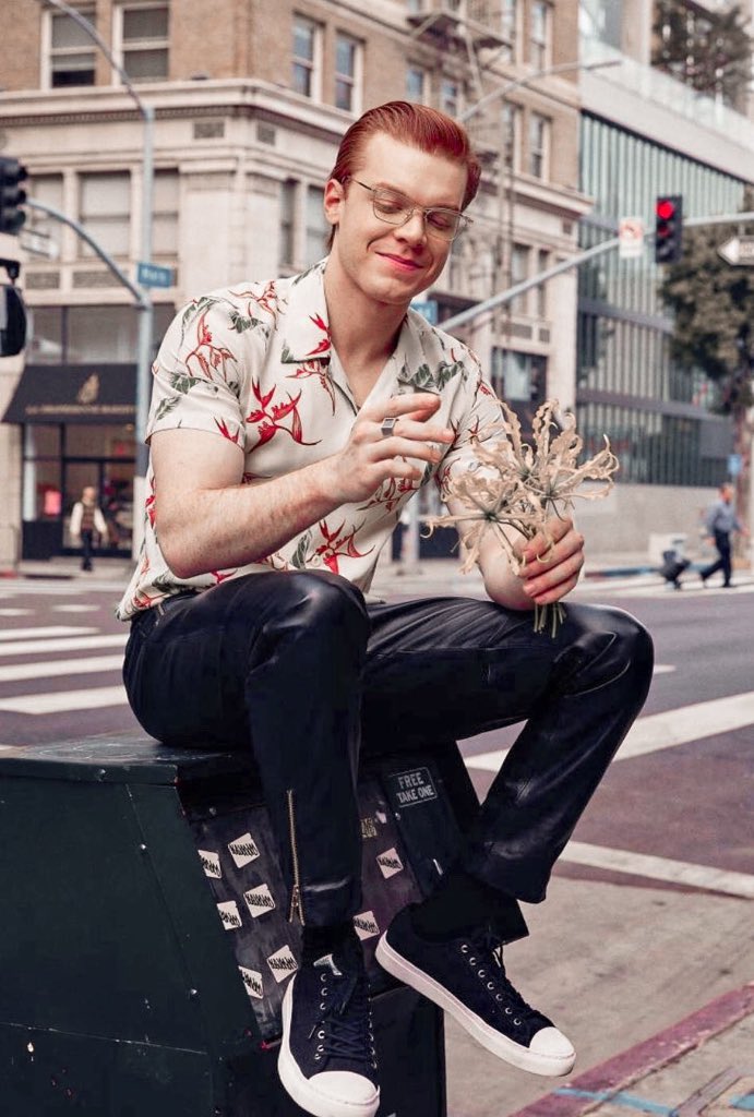Cameron Monaghan and flowers = perfect combination 