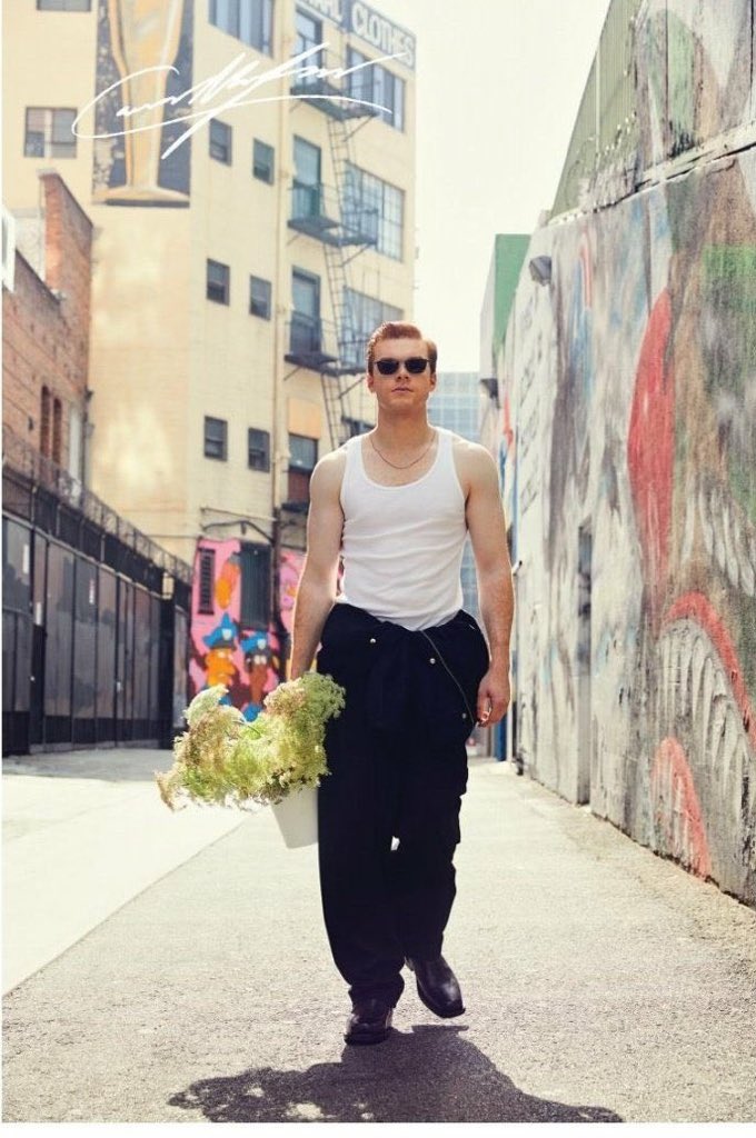 Cameron Monaghan and flowers = perfect combination 