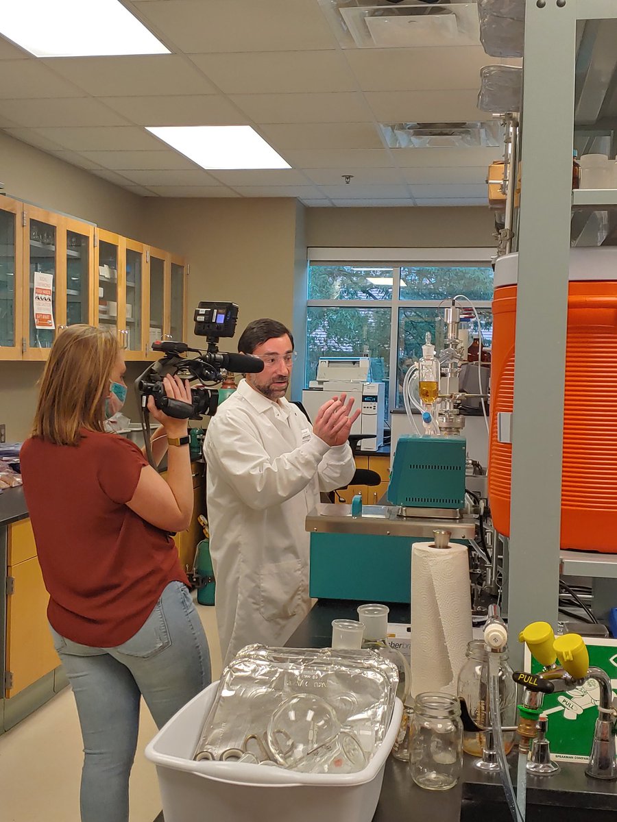 UTKFoodSci's tweet photo. Check out Dr. Munafo's interview about his whiskey research on @wbir at 6 tonight! #utkfoodscience #whiskey #lincolncountyprocess #flavorscience #research
@UTIAg @UT_Herbert @UTAgResearch @utextension https://t.co/DeFojxUbP0
