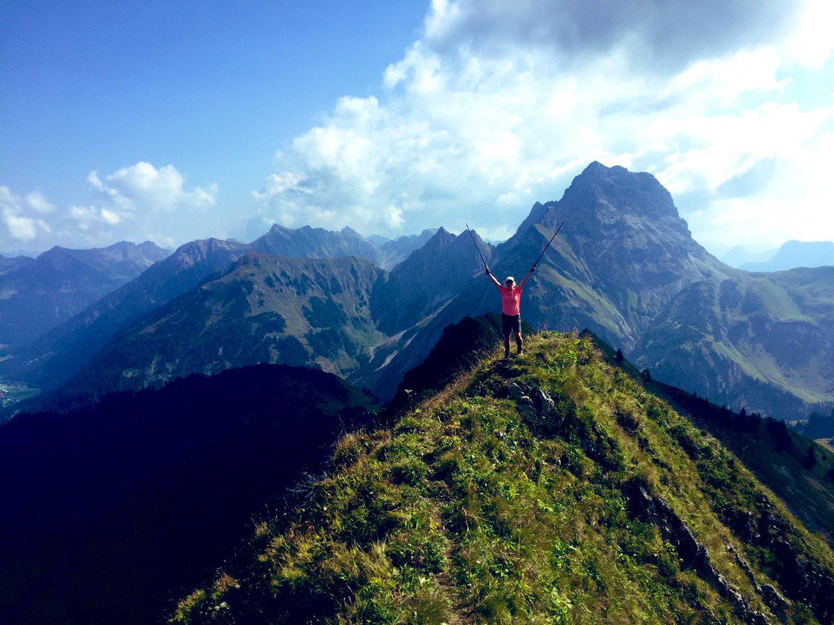 AppOostenrijk's tweet photo. Pittige Grat route vandaag. Maar wat mooi! Hele groep gemzen gezien. Helaas net te ver weg voor goede foto. #Genieten #Kleinwalsertal #Mittelberg #Oostenrijk https://t.co/YSEspobNNJ