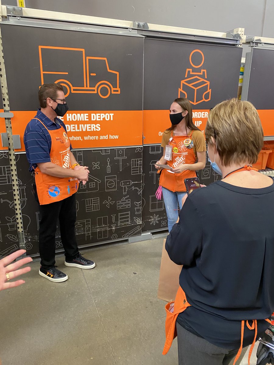 RussDraper3's tweet image. A great visit with Donny and Dawn today. Donny handing out some well deserved recognition to some awesome associates💥💥
Sophie Burden SSD lead
Adan Aguirre Deliveries
David Silvers K&amp;amp;B designer
Mark Baxter DH D-25
Nice work everyone!!
