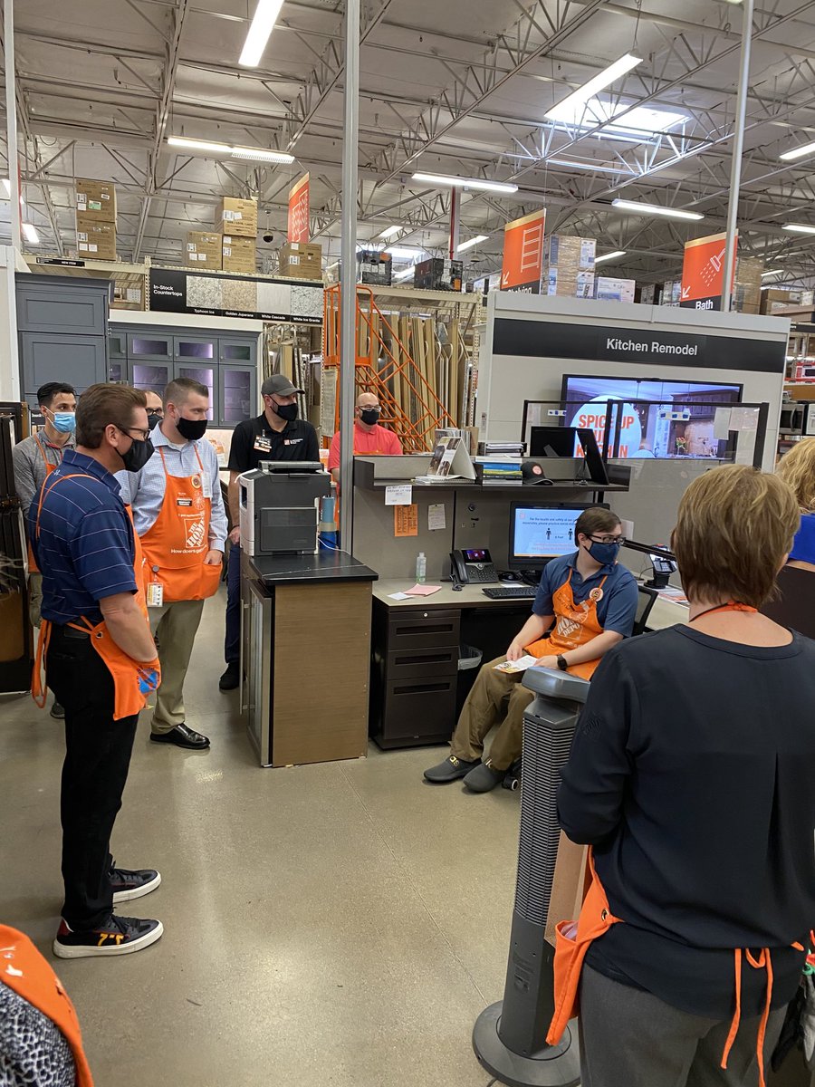 RussDraper3's tweet image. A great visit with Donny and Dawn today. Donny handing out some well deserved recognition to some awesome associates💥💥
Sophie Burden SSD lead
Adan Aguirre Deliveries
David Silvers K&amp;amp;B designer
Mark Baxter DH D-25
Nice work everyone!!