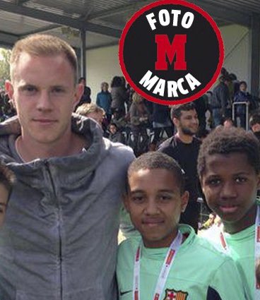 BarcaUniversal's tweet image. 📸 — An old pic of Konrad and Ansu Fati with Ter Stegen.