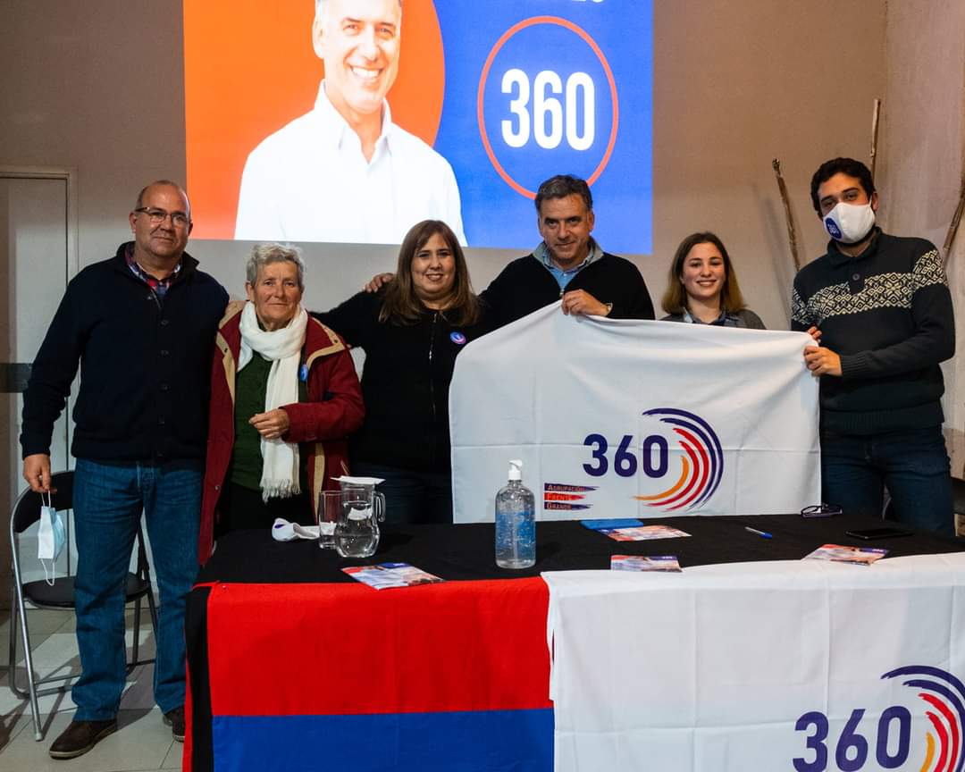 mati_merlo96's tweet photo. Este 27 votamos @frentegrande360 @Frente_Amplio @OrsiYamandu #OrsiEs360 🔴🔵⚪
Pedime tu lista ✊ https://t.co/DQ5QOXTxqK